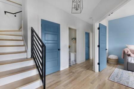 Holiday home The Jolene Rooftop With Firepit Close To 12 South