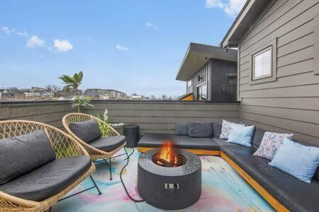 Holiday home The Jolene Rooftop With Firepit Close To 12 South