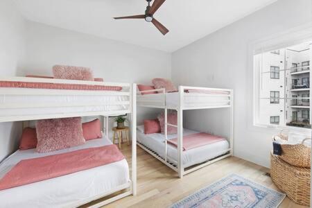 Holiday home The Jolene Rooftop With Firepit Close To 12 South *