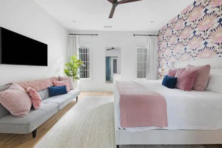 Holiday home The Jolene Rooftop With Firepit Close To 12 South *