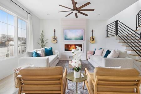 Holiday home The Jolene Rooftop With Firepit Close To 12 South Nashville