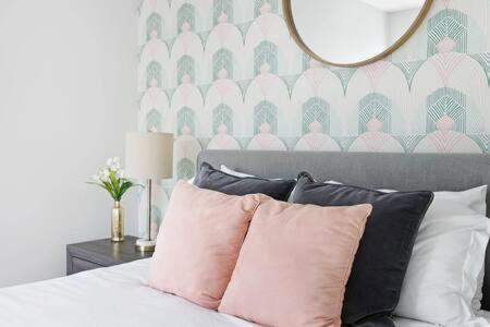 Holiday home The Jolene Rooftop With Firepit Close To 12 South