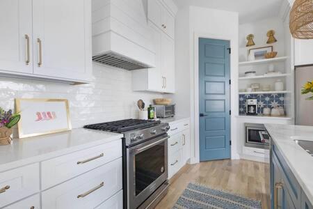 The Jolene Rooftop With Firepit Close To 12 South Holiday home