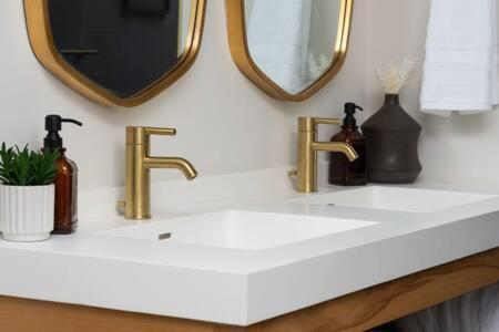 The Sobro - 6 Beds & 6 Blocks To Broadway *