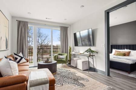 The Sobro - 6 Beds & 6 Blocks To Broadway Apartment *