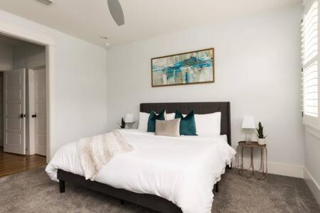 The Lillian House - Steps To Five Points