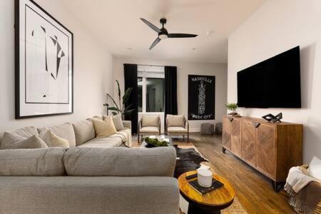 The Willow - Huge Rooftop W Views Of Downtown *