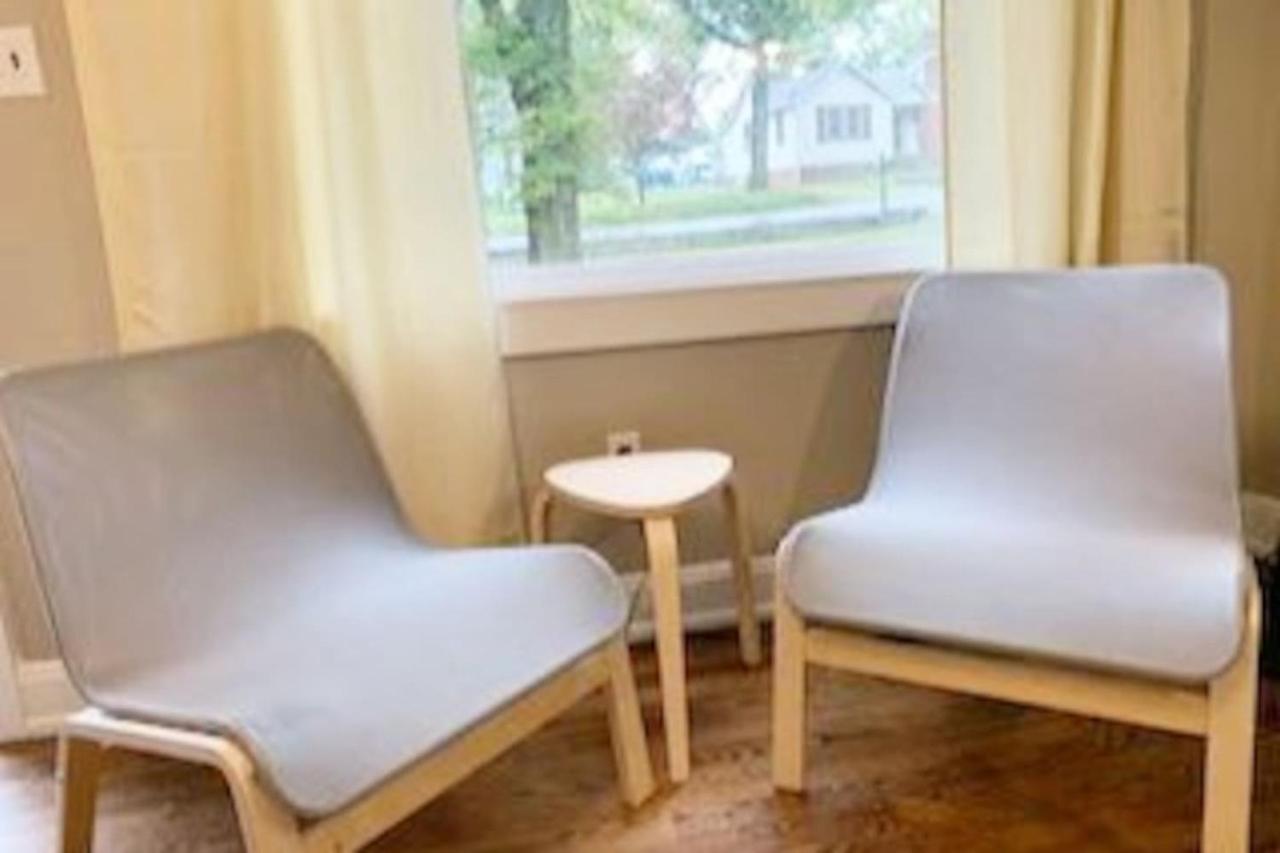 Hangout House Play, Work, And Visit *