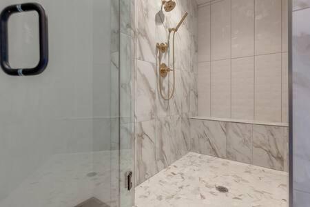 Holiday home Spacious Luxury Twin Homes, Walk To Everything! Nashville