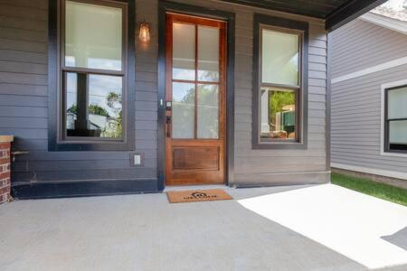 Holiday home Spacious Luxury Twin Homes, Walk To Everything! *