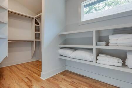 Holiday home Spacious Luxury Twin Homes, Walk To Everything! *