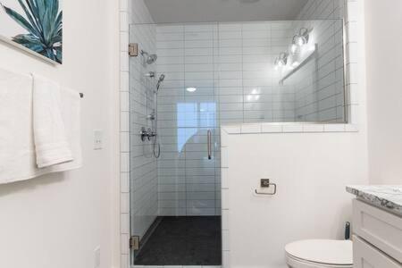 Walk To So Much At These Hillsboro Village Gems Holiday home *