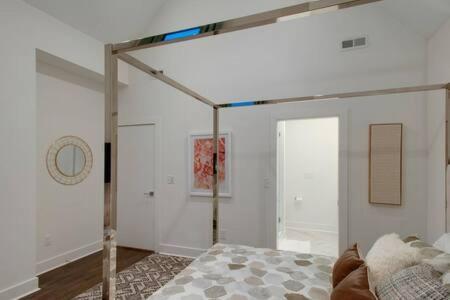 Holiday home Kora & Dawson - Rooftop Fun For 20 Near Gulch *
