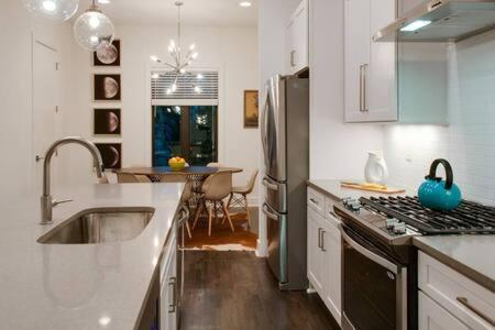 Holiday home Kora & Dawson - Rooftop Fun For 20 Near Gulch Nashville