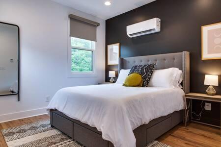 East Nash Homey Retreat For 32 Guests! Nashville