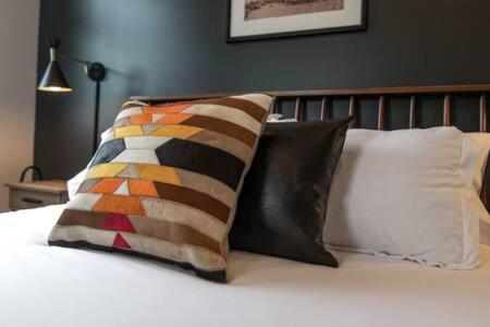 East Nash Homey Retreat For 32 Guests! Holiday home *
