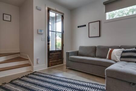 Holiday home East Nash Homey Retreat For 32 Guests! *