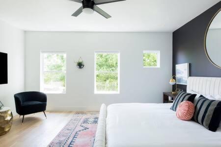 Getaway In Luxury For 20--2 Miles To Broadway!