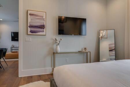 The Taylors - Grand Getaway For 22 In Germantown *