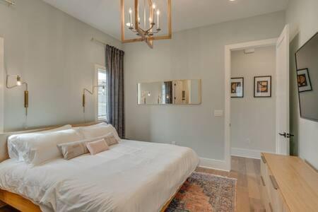 Taylor Haus Iii - Urban Rooftop Retreat Holiday home