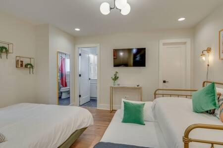 Taylor Haus Iii - Urban Rooftop Retreat Holiday home *