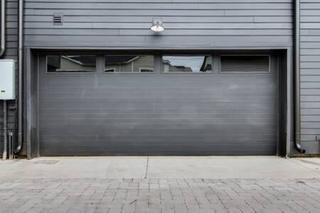 Spacious 4br, Rooftop Patio, Garage, Walk To Faves, 5 Mins To Nissan Stadium, Less Than 10 Mins To Broadway, 24 Hr Hospitality, Great For Groups * Nashville