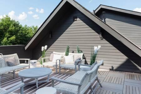 Spacious 4br, Rooftop Patio, Garage, Walk To Faves, 5 Mins To Nissan Stadium, Less Than 10 Mins To Broadway, 24 Hr Hospitality, Great For Groups Holiday home