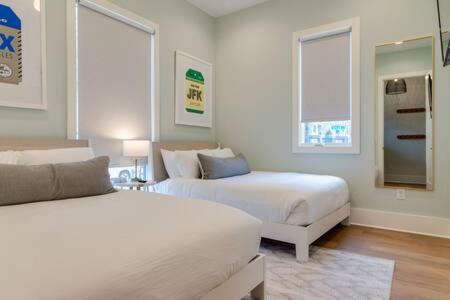 Spacious 4br, Rooftop Patio, Garage, Walk To Faves, 5 Mins To Nissan Stadium, Less Than 10 Mins To Broadway, 24 Hr Hospitality, Great For Groups *