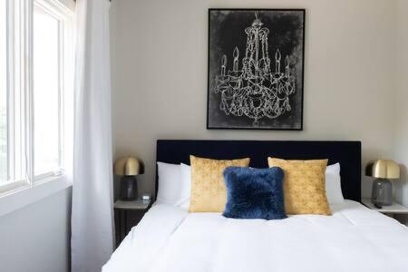 Spacious 4br, Rooftop Patio, Garage, Walk To Faves, 5 Mins To Nissan Stadium, Less Than 10 Mins To Broadway, 24 Hr Hospitality, Great For Groups Nashville