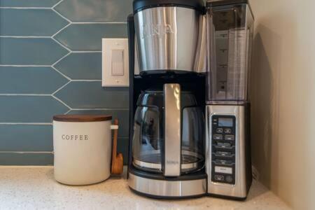 Spacious 4br, Rooftop Patio, Garage, Walk To Faves, 5 Mins To Nissan Stadium, Less Than 10 Mins To Broadway, 24 Hr Hospitality, Great For Groups Holiday home