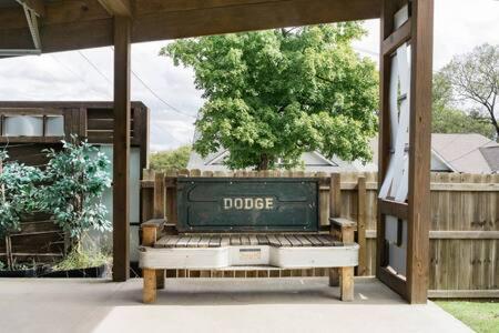 Holiday home The Lenore - Walk To Titans! True Home, Big Yard! Nashville