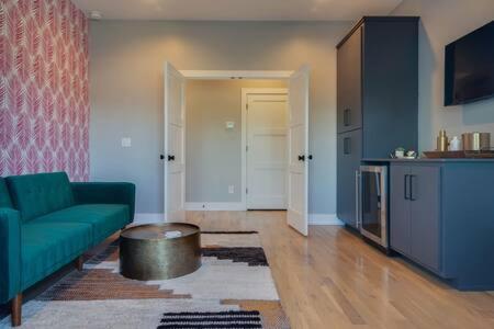 Downtown Rooftop Retreat *