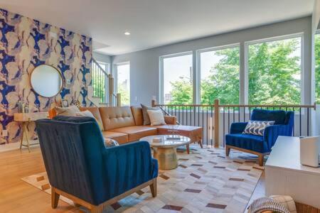 Downtown Rooftop Retreat *