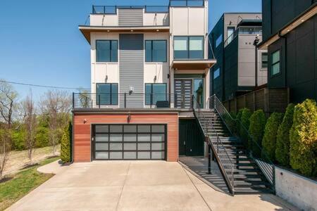 The Alistair - Luxurious Mansion With Views