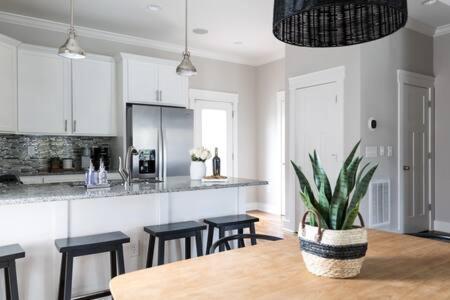 The Edgehill House - Cozy & Close To Everything Holiday home