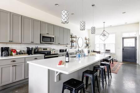The Dogwood House - Cute Cozy And Close To Everything Holiday home Nashville