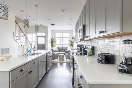 The Dogwood House - Cute Cozy And Close To Everything *