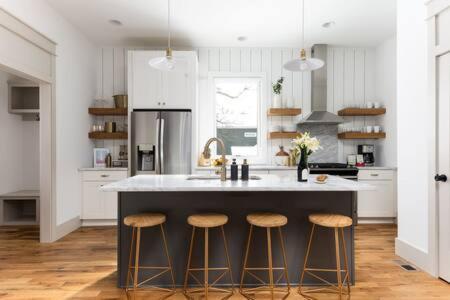 The White House - Glam Meets Cozy * Nashville