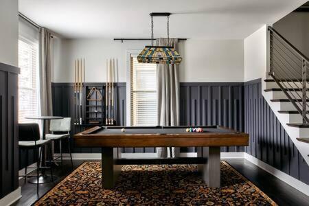 The Morris - Designer Flair 2 Miles To Broadway! Nashville