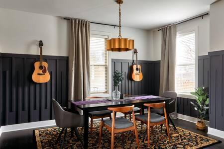 The Morris - Designer Flair 2 Miles To Broadway! Nashville