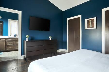 Holiday home The Morris - Designer Flair 2 Miles To Broadway! *