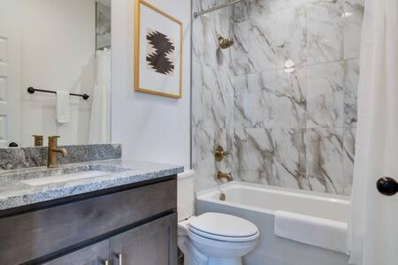The Eastland - Lovely Close To All! Holiday home Nashville