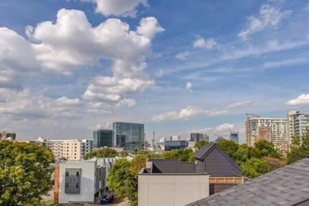 Modern 3br With Garage, Rooftop, Hot Neighborhood 10 Mins To Broadway, 24 Hour Hospitality Team, Perfect For Groups Nashville