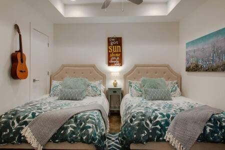 Modern 3br With Garage, Rooftop, Hot Neighborhood 10 Mins To Broadway, 24 Hour Hospitality Team, Perfect For Groups * Nashville