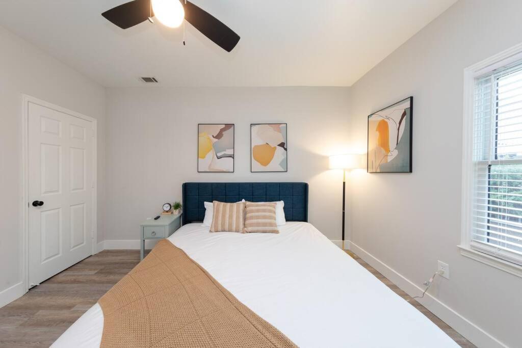 Minutes To Broadway King Size Bed And Optional Garage Parking Apartment *