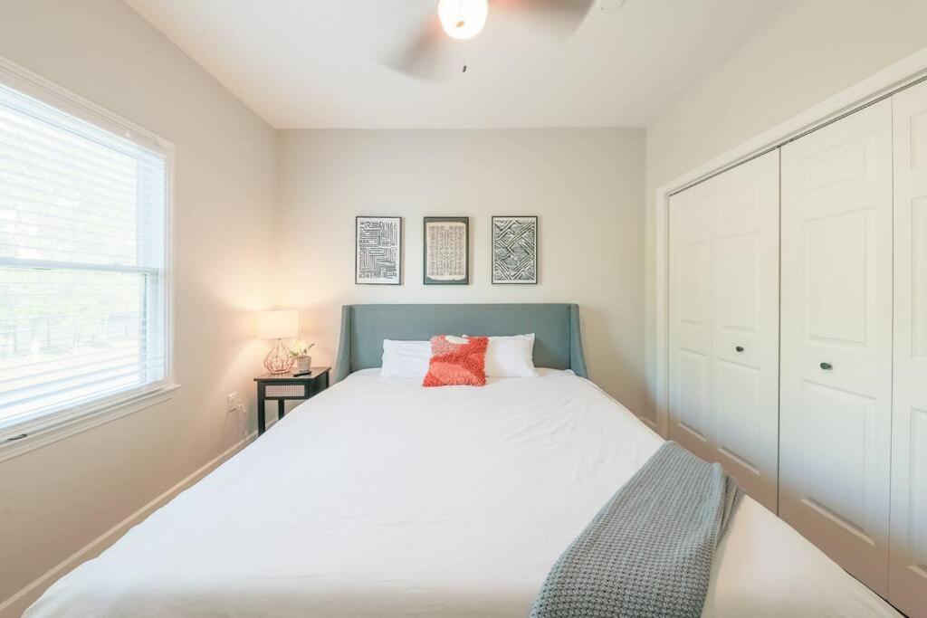 Minutes To Broadway-2 King Beds And Optional Garage Parking Apartment Nashville