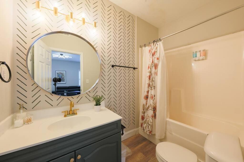 Apartment Minutes To Broadway - 2 King Beds With Optional Garage Parking *