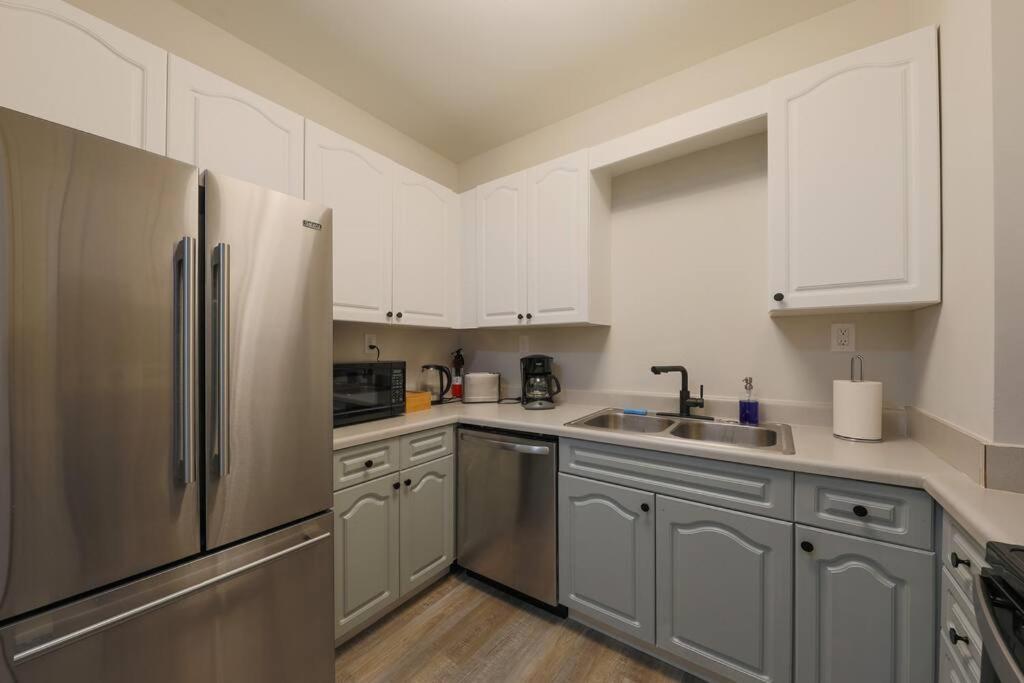 Minutes To Broadway - 2 King Beds With Optional Garage Parking Apartment Nashville