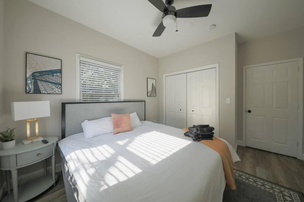 Minutes To Broadway - 2 King Beds With Optional Garage Parking Apartment *