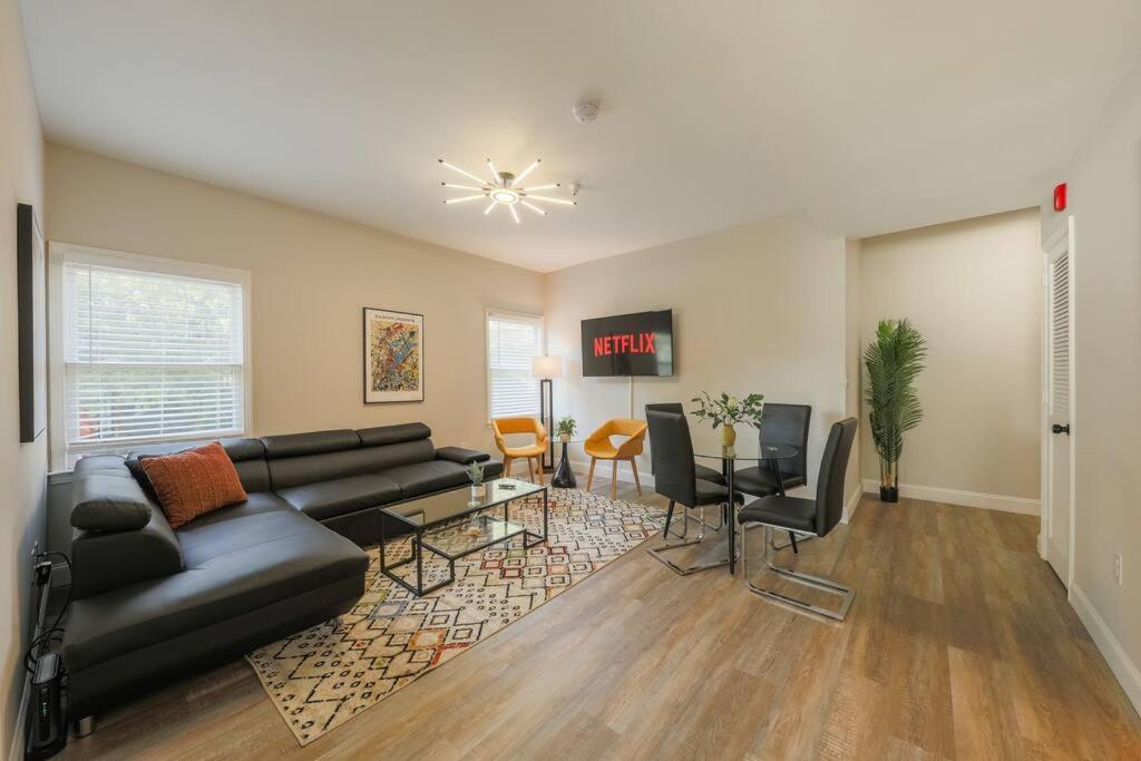 Apartment Minutes To Broadway - 2 King Beds With Optional Garage Parking *